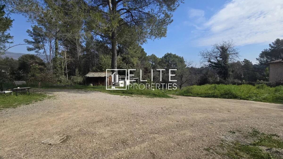 Terrain à PEYMEINADE