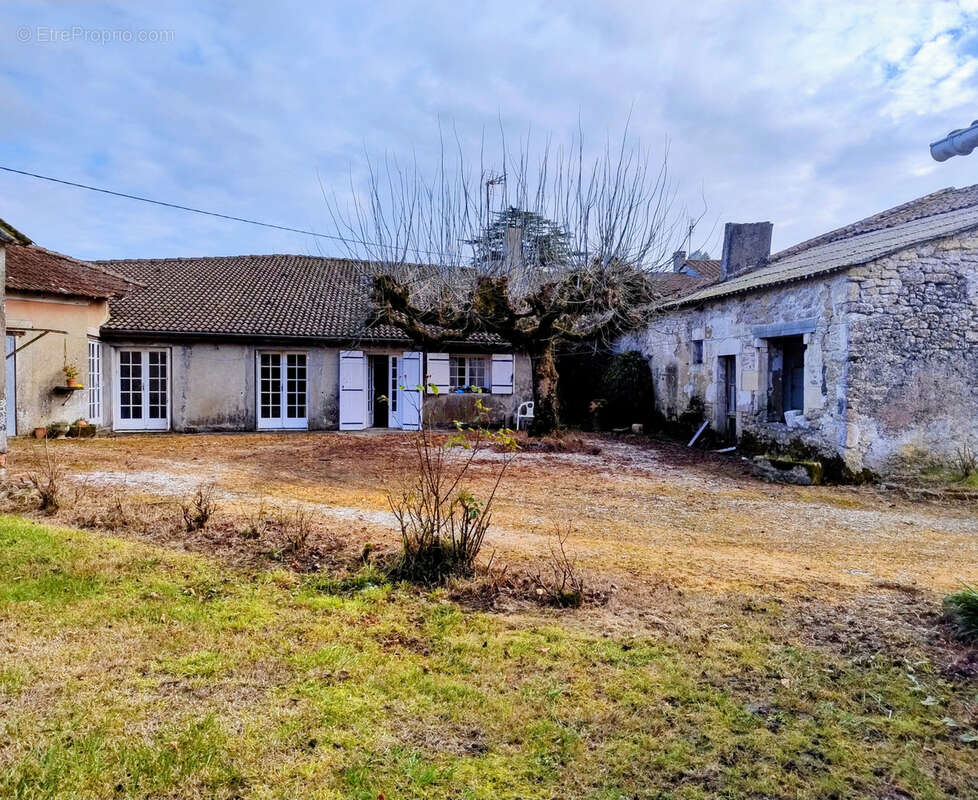 Maison à SOUSSAC