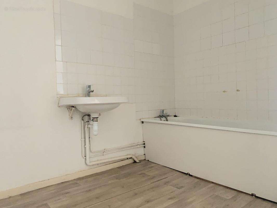 Maison à VALLON-EN-SULLY