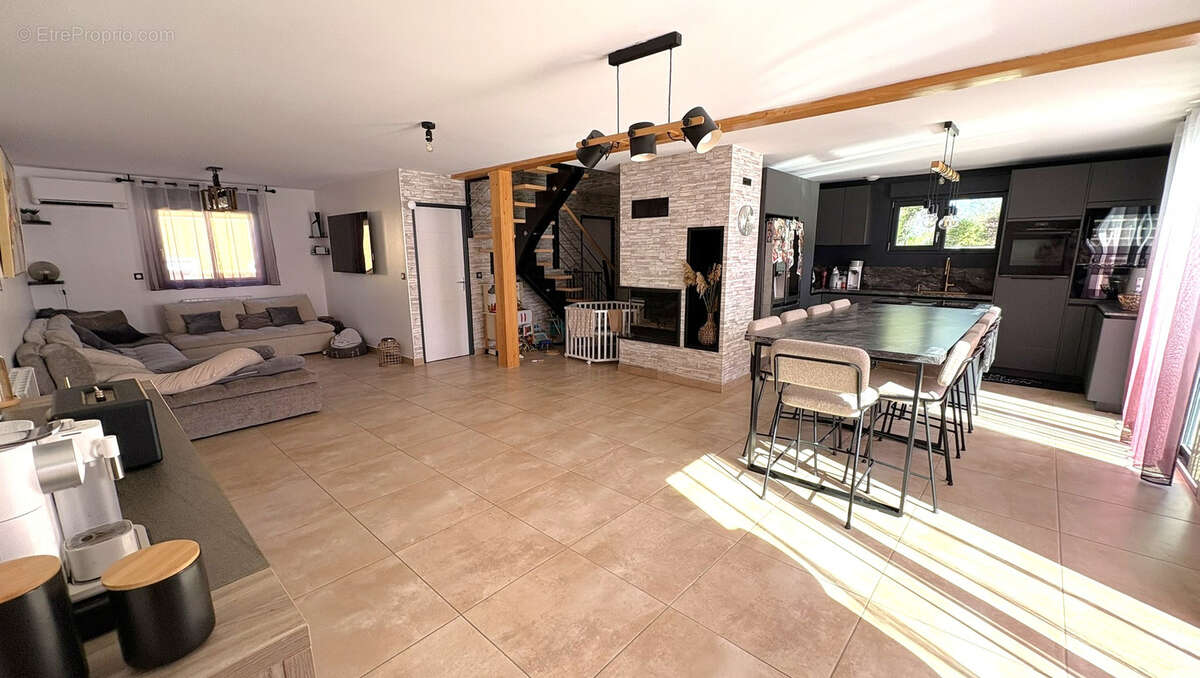 Maison à AMBERIEUX-EN-DOMBES