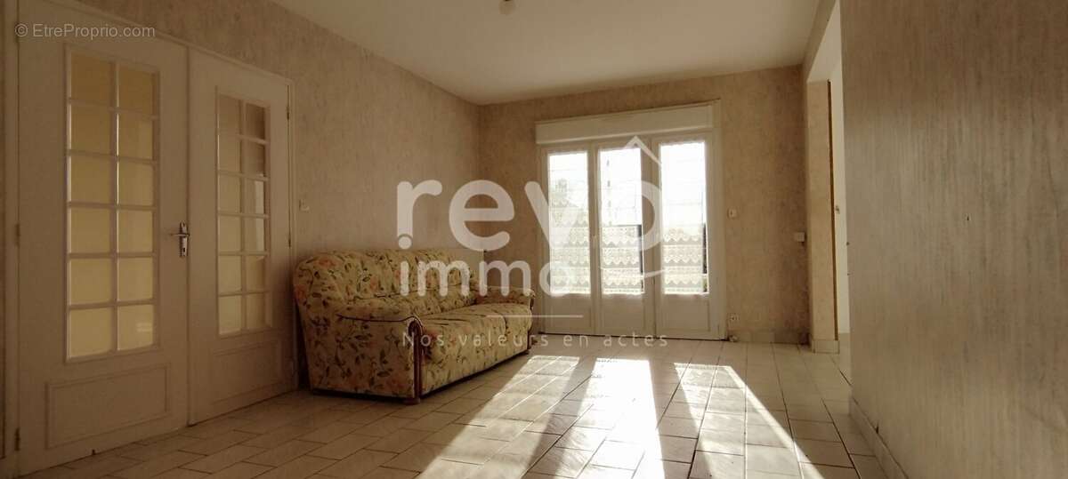 Maison à LA MENITRE