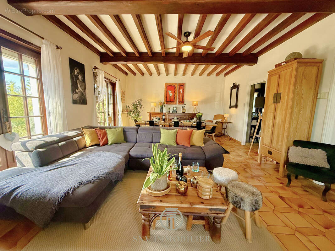 Propriété familiale • 8 chambres • plus d’1 hectare • dépendances - photo 3