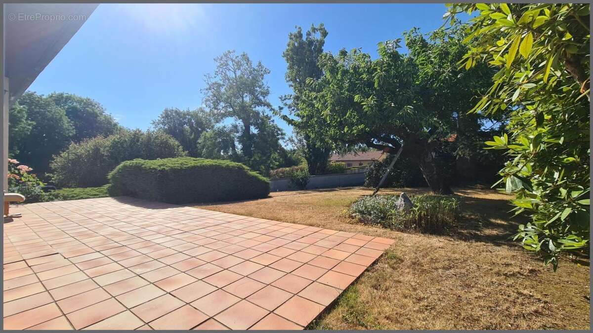 3 chambres, Bel espace en pelouse clos avec jardin - photo 7