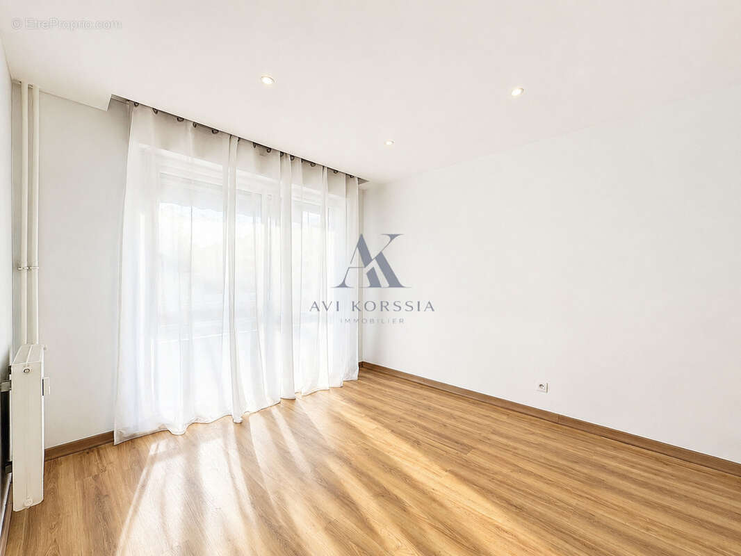 Villeurbanne Gratte-Ciel   Appartement T4 82 m2 avec balcon - photo 10