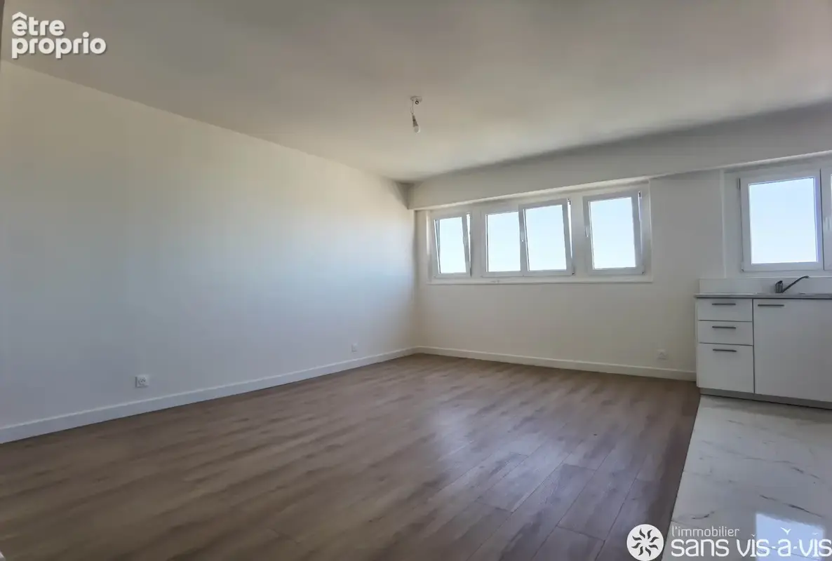 Courbevoie, Quartier Charras - Résidence Les Gémeaux  -  Appartement de 4 pièces de 89m2, refait à neuf et en - photo 5