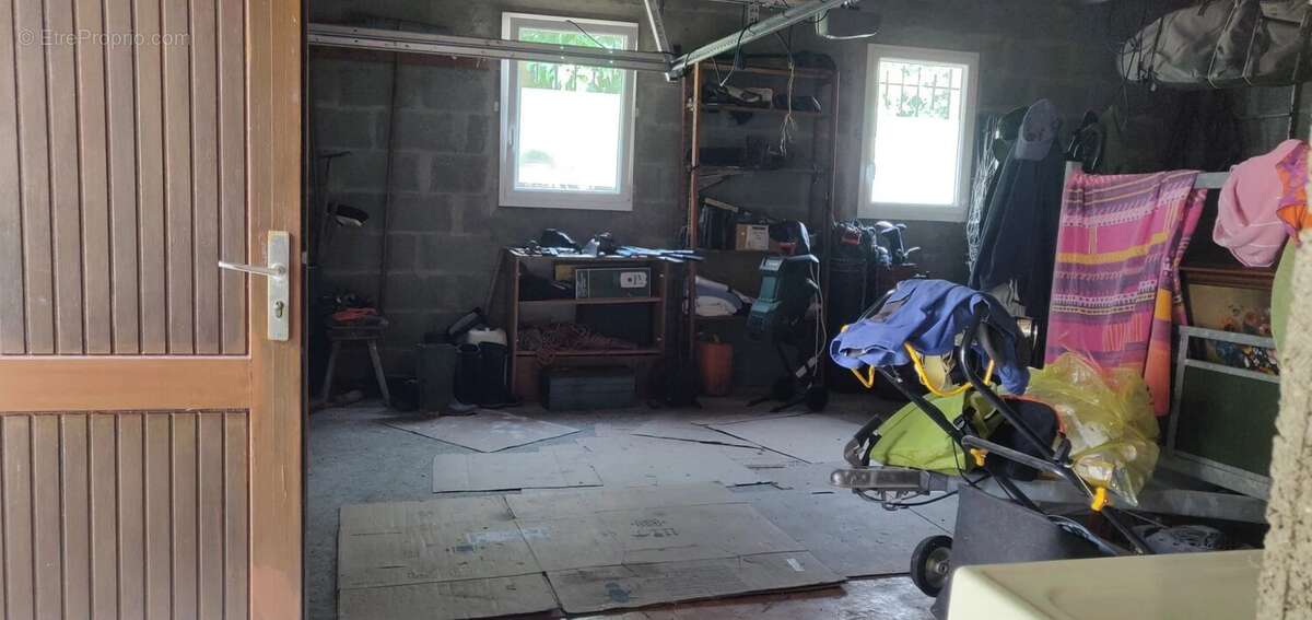 Maison de plain-pied, garage et jardin à vendre à Rioux (17) - photo 34