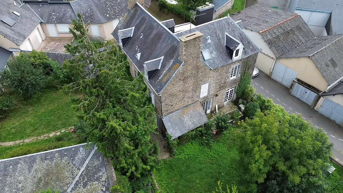 Maison à LES CHERIS