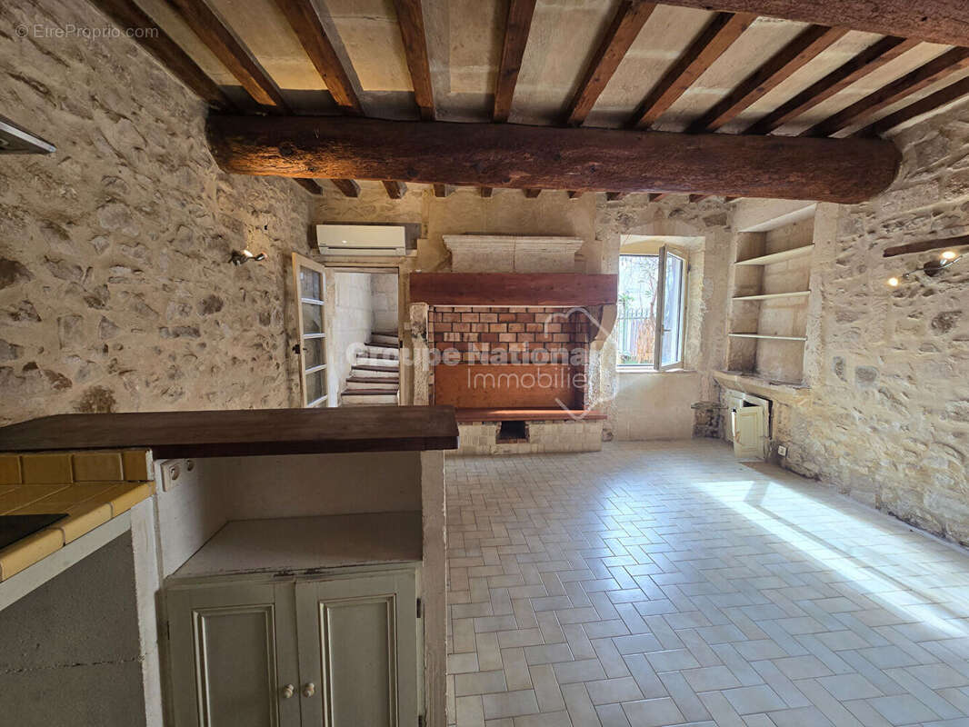 Maison à JONQUIERES-SAINT-VINCENT