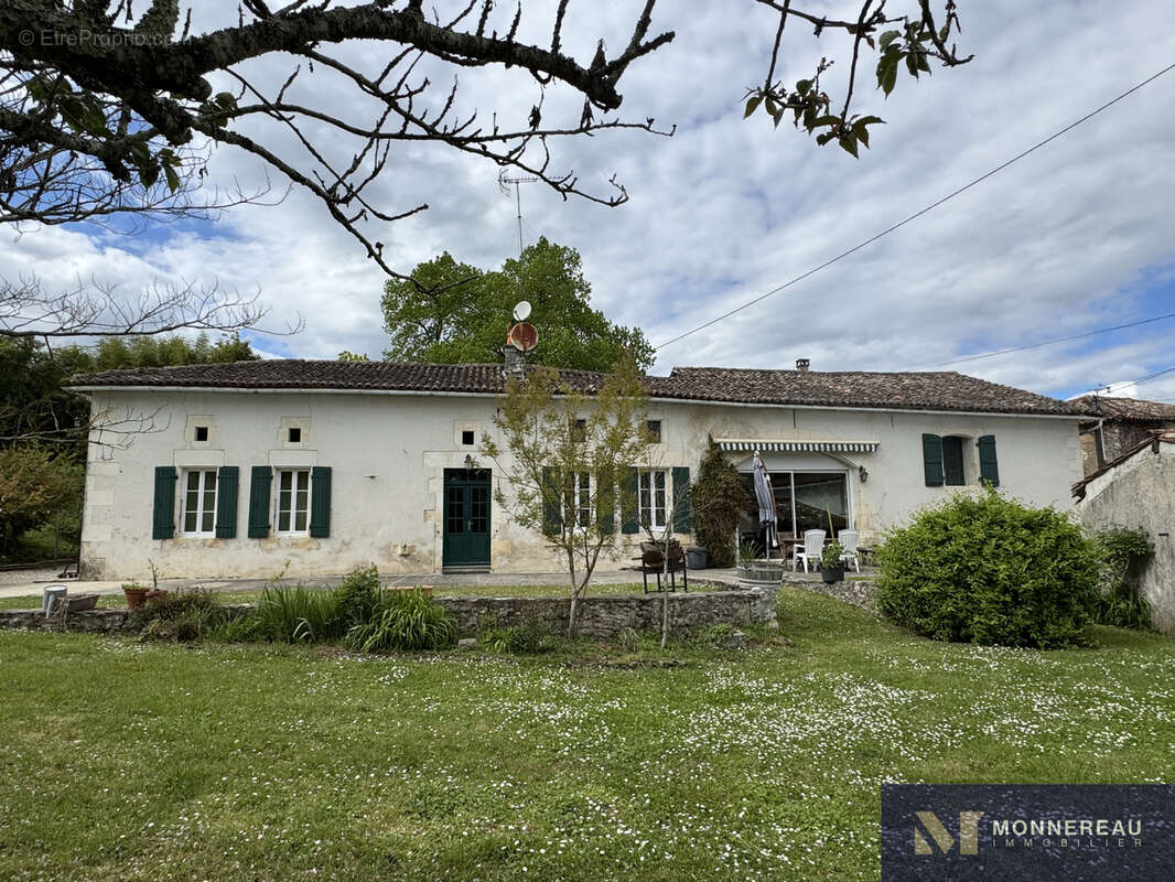 Maison à BAIGNES-SAINTE-RADEGONDE