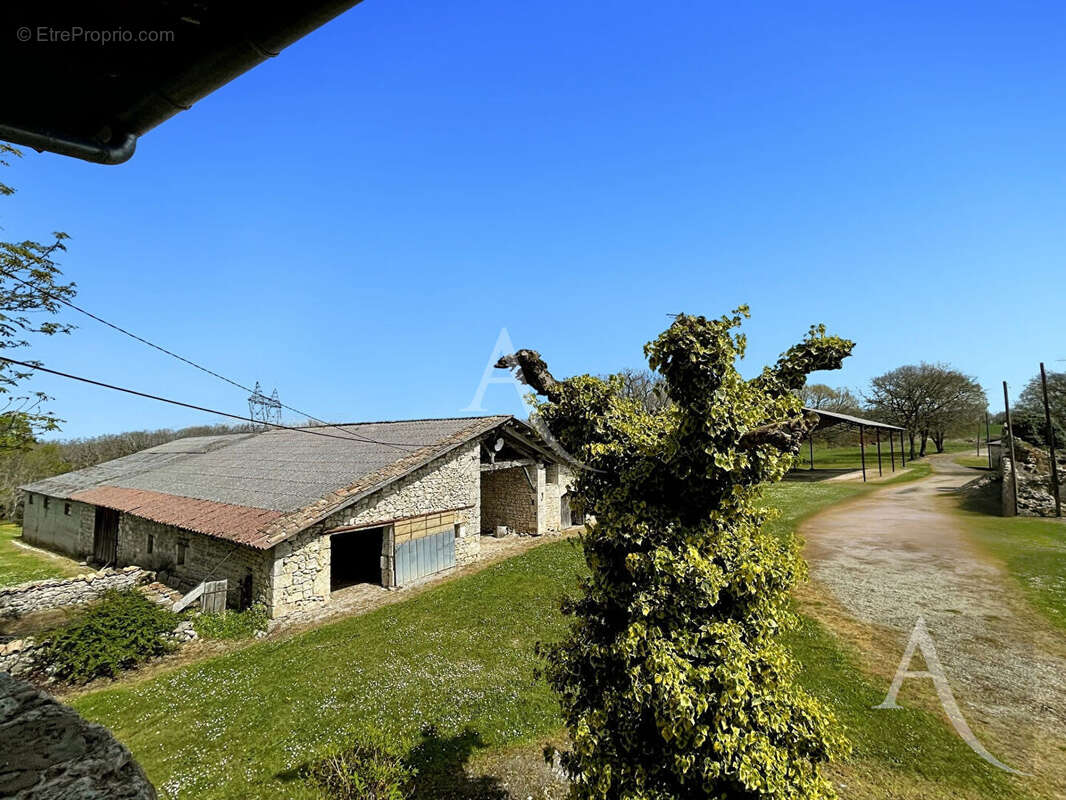 Maison à SAINT-BEAUZEIL