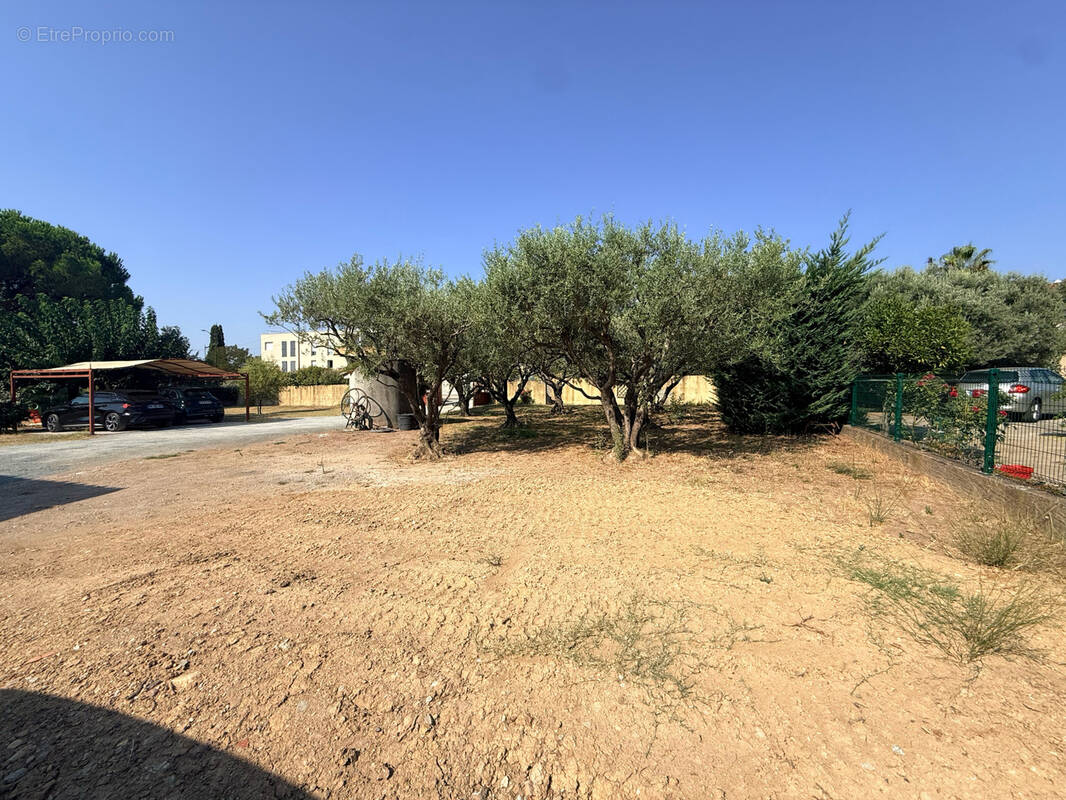 Terrain à FREJUS