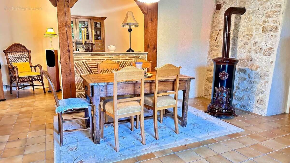 Cheminée décoratuve - Maison à FAUX