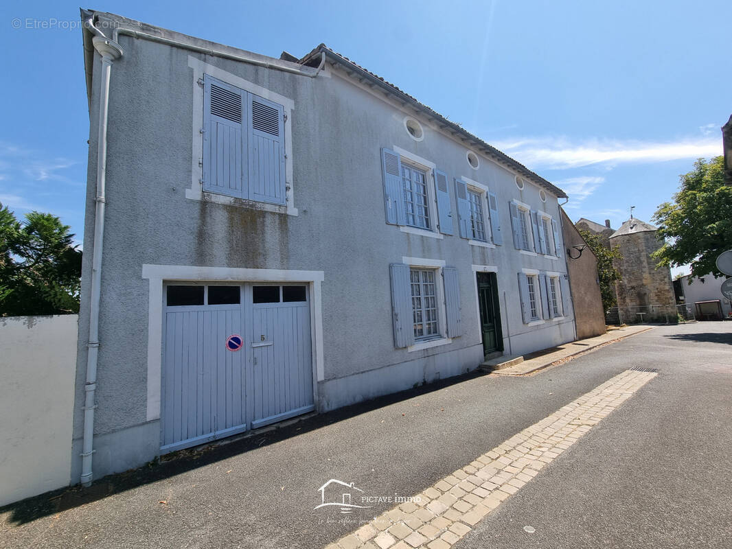 Maison à MENIGOUTE