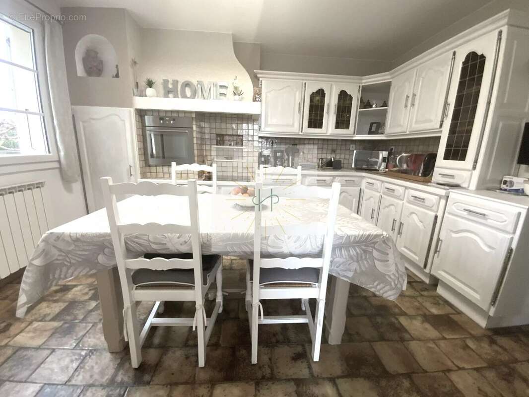 Maison à MONTBOUCHER-SUR-JABRON