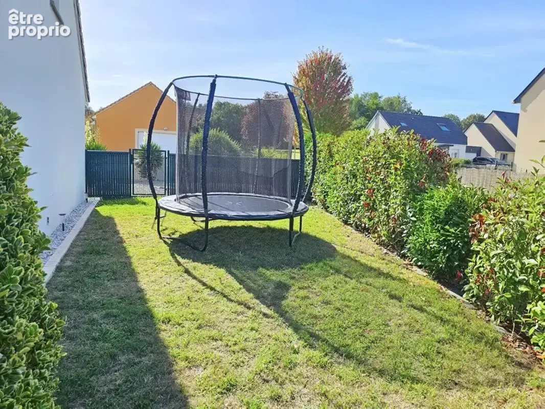 Maison de 112 m² - 3 chambres dont une suite parentale de plain-pied - Terrasse - Pergola climatique - Jardin aménagé - Garage - photo 11