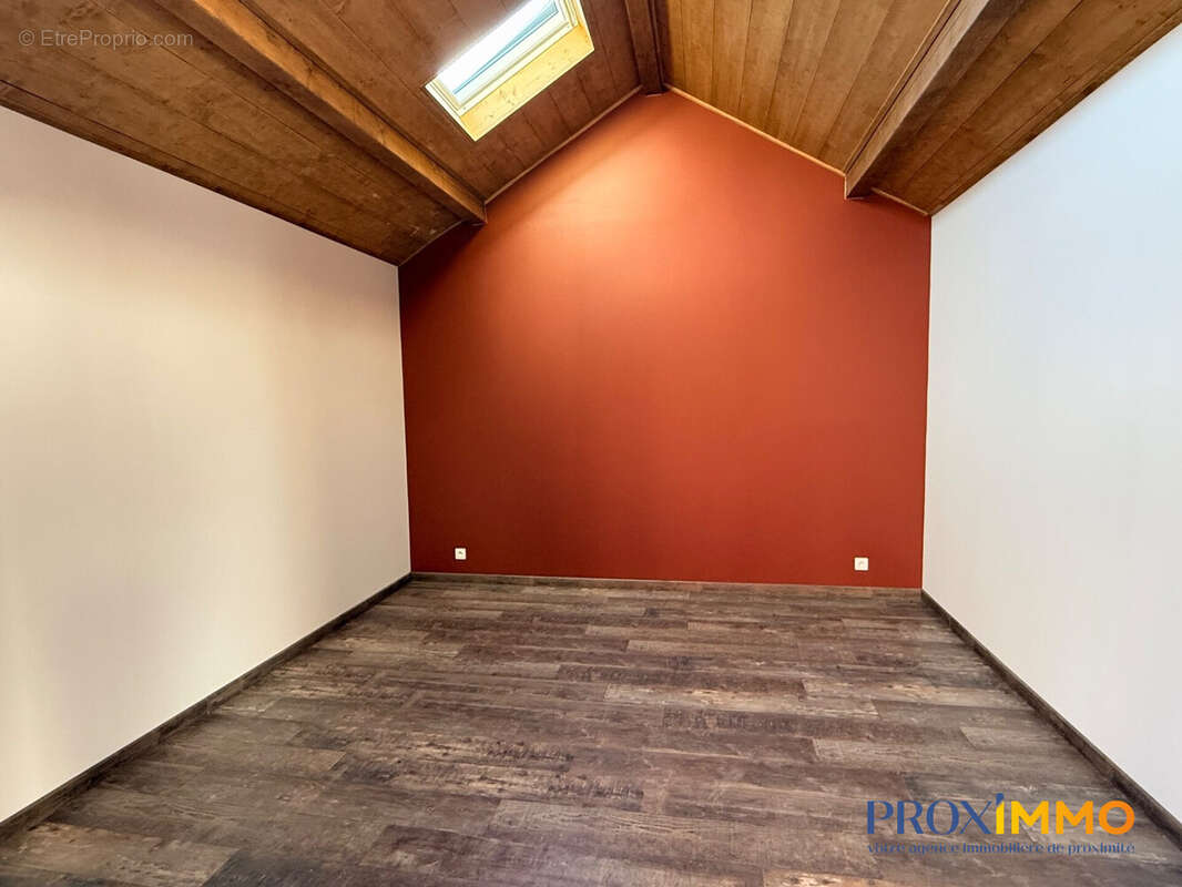 Maison 117 m² à Pommiers-La-Placette  - photo 6