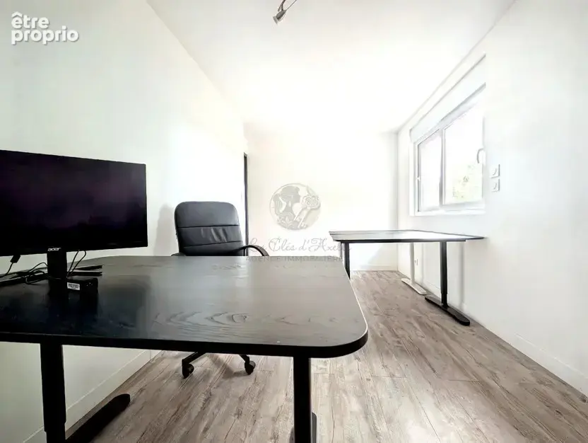 Maison de 160 m2 avec bureaux et locaux de stockage attenants de 110 m2 à Saint-Genis-Laval - photo 10