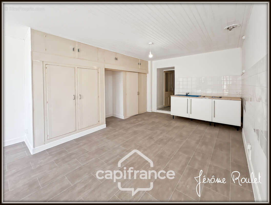 Maison en pierre à vendre 5 pièces 2 chambres Nombreuses Dépendances Terrain 22 400 m² Champigny-En-Rochereau (86) - photo 5