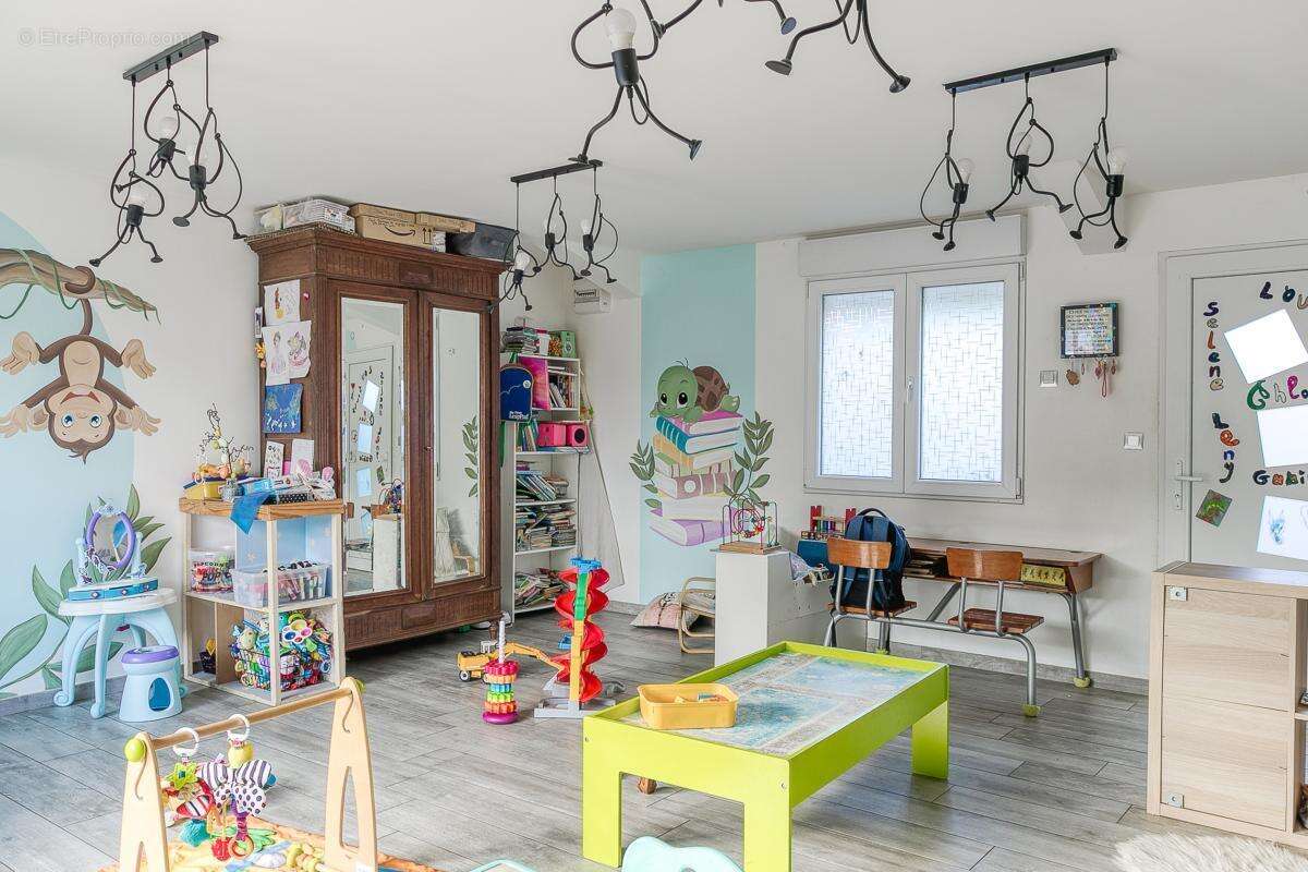 Maison 160 m² à Auberives-Sur-Vareze  - photo 19