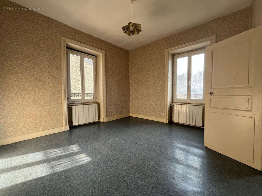 Appartement à VIC-LE-COMTE