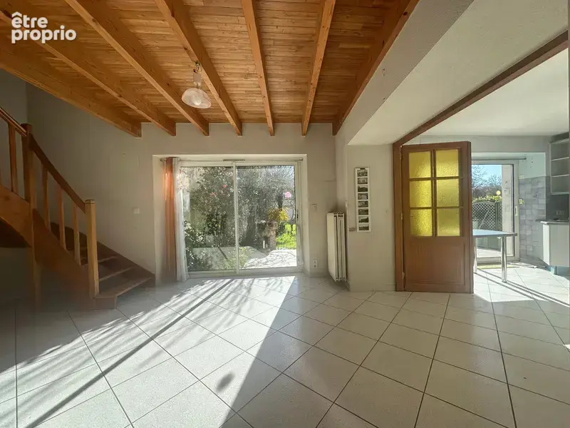 Les Clouzeaux, Maison en pierre 5 chambres avec jardin env. 605 m² double garage - photo 3