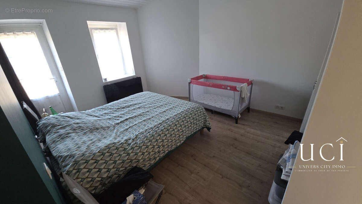 Maison 138 m² à Saint-Etienne-Du-Bois  - photo 6