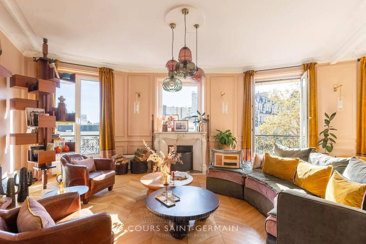 Appartement à PARIS-16E