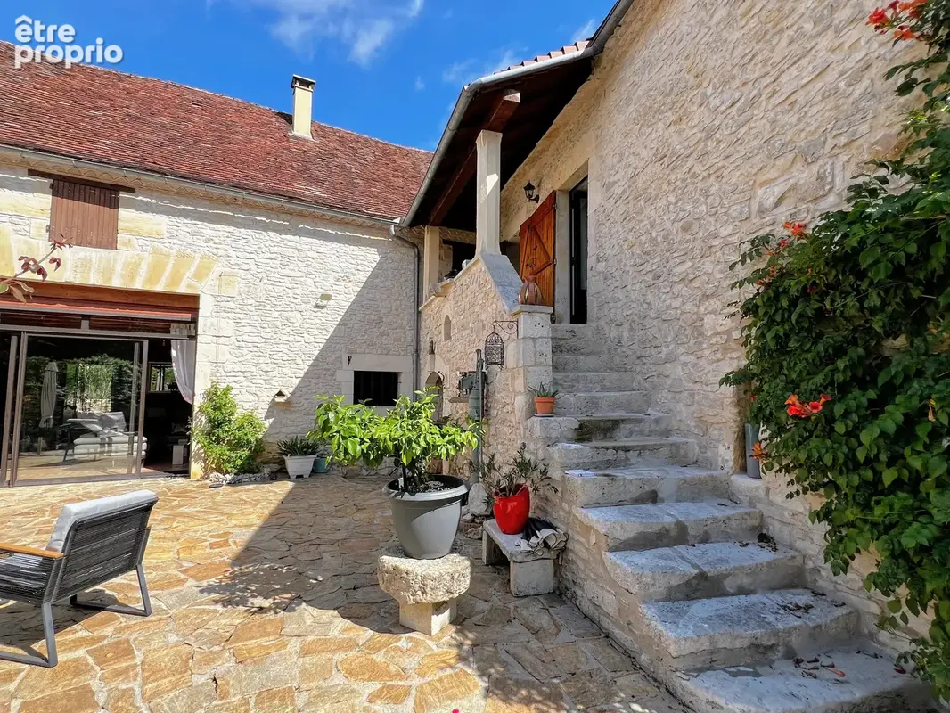 Maison en pierre pleine de caractère - photo 13