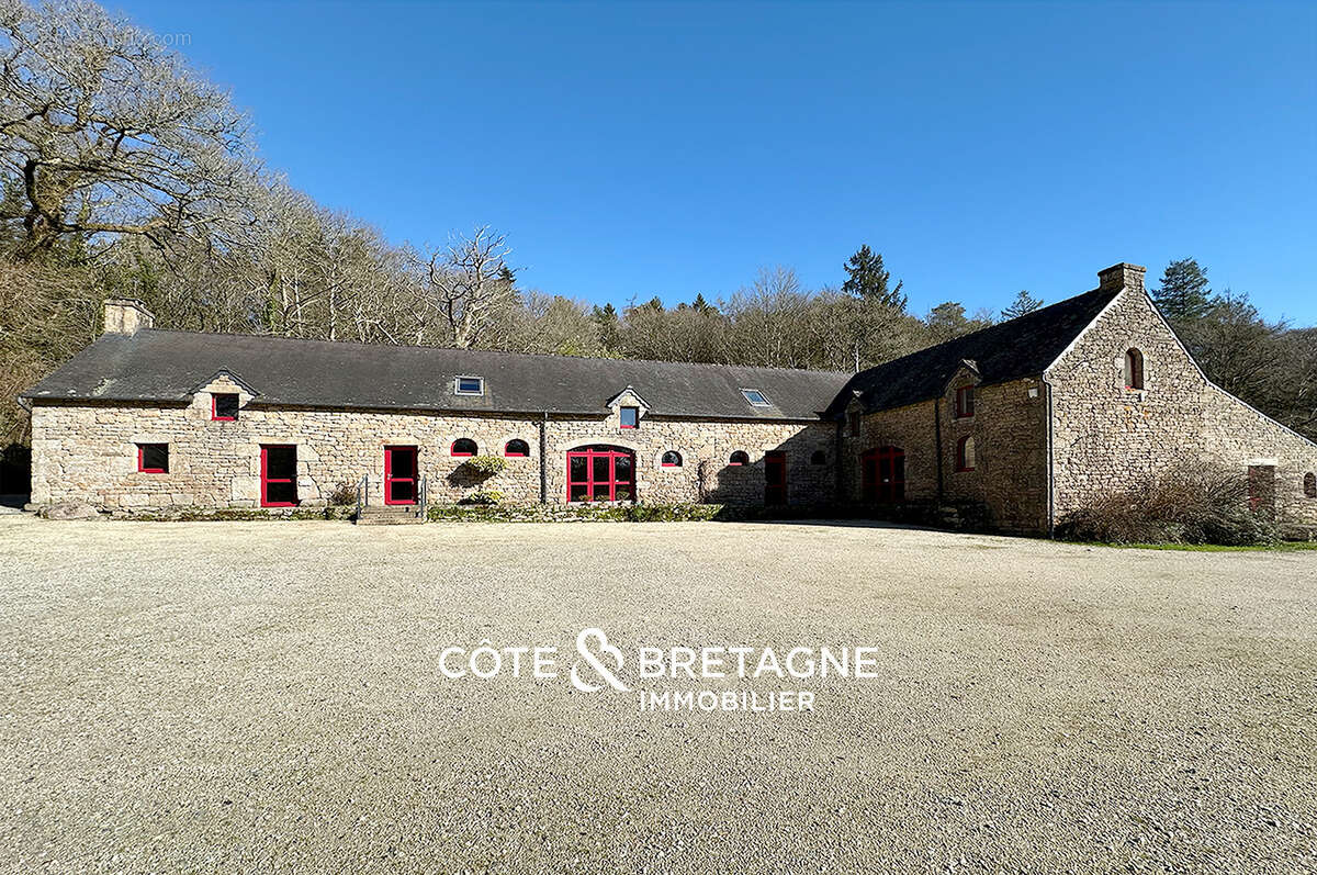 Bel ensemble de bâtiments en pierre de taille au faouët dans le morbihan  réf : 202595 - photo 20