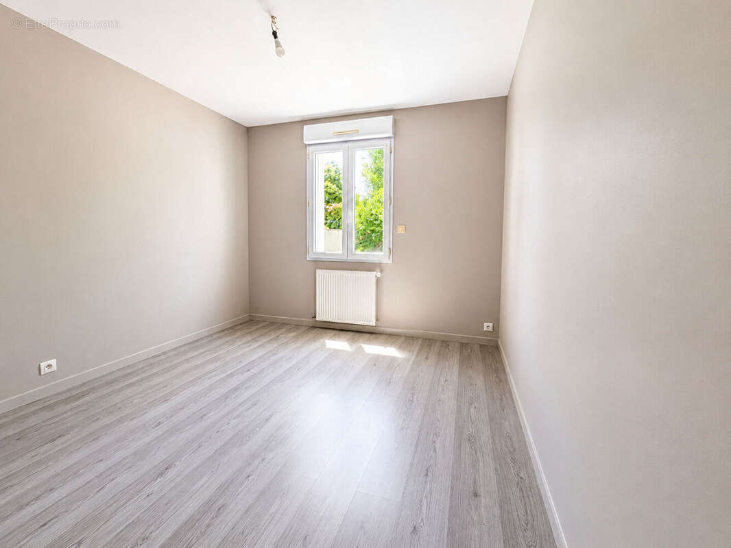 Maison 101 m² à Croutelle  - photo 9