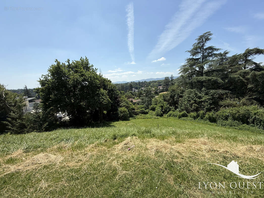 Terrain à CHARBONNIERES-LES-BAINS