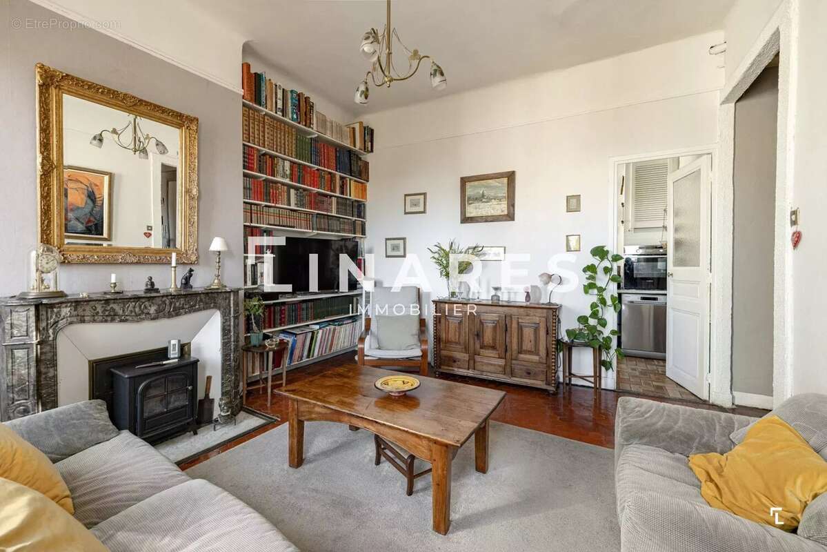 Appartement à MARSEILLE-1E