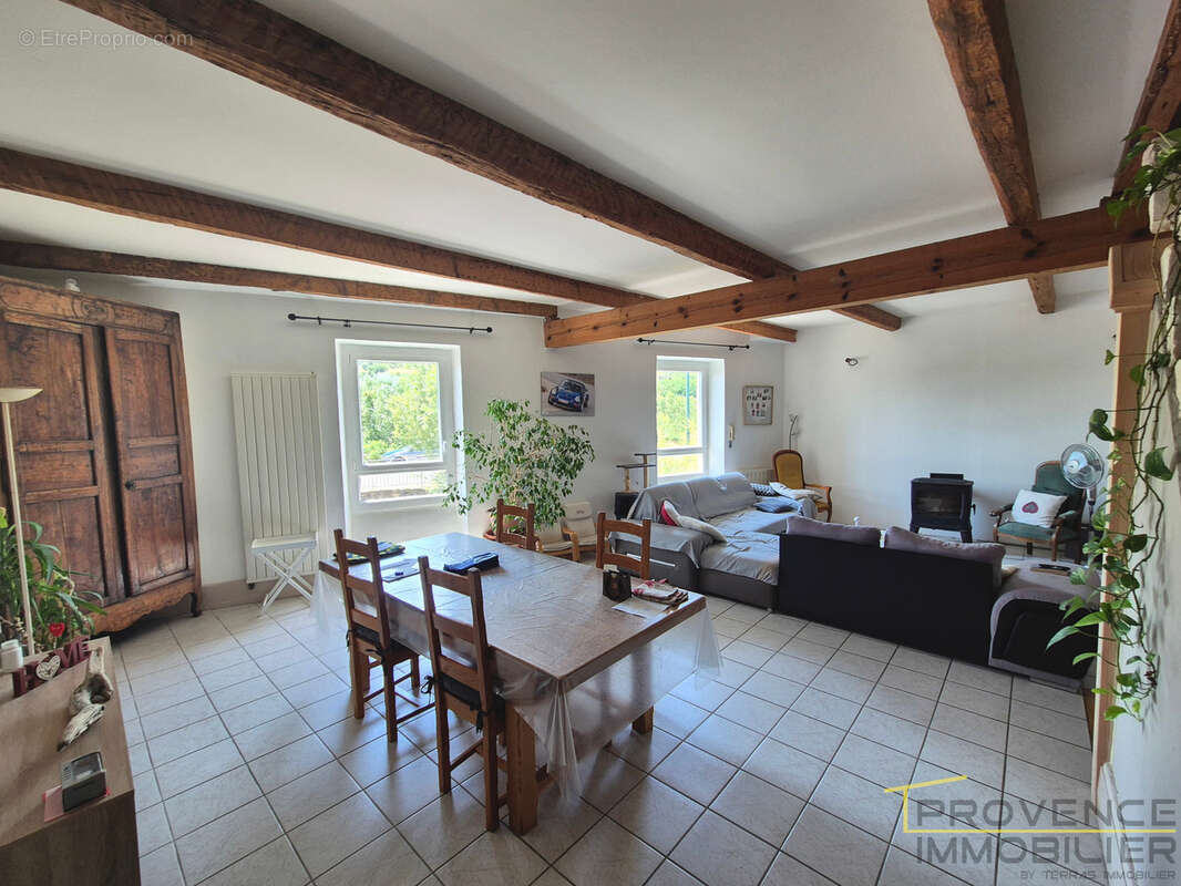 Maison à MEYSSE