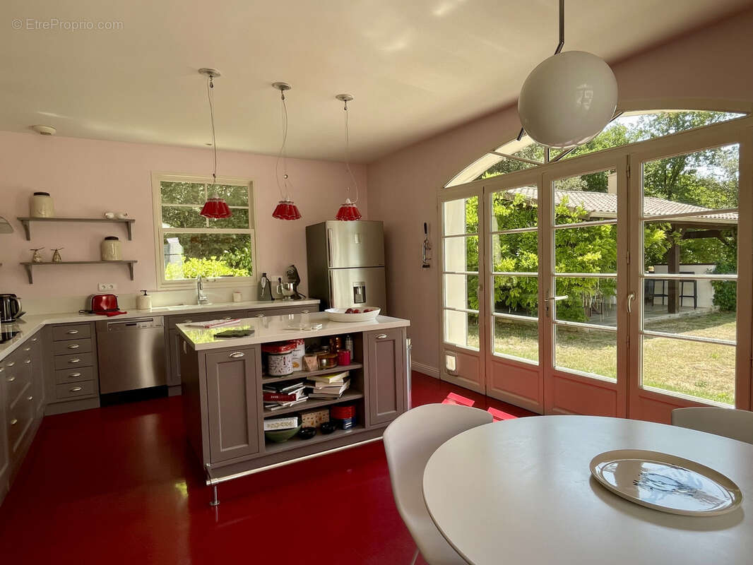 Maison à SAINT-YRIEIX-SUR-CHARENTE