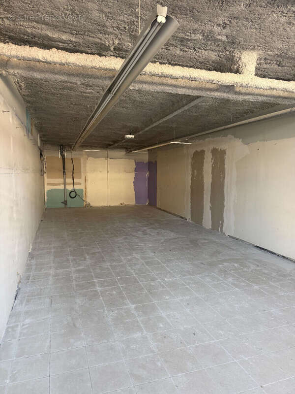 Local commercial Limoges 58,85 m² - A VENDRE - Axe Principal - photo 2