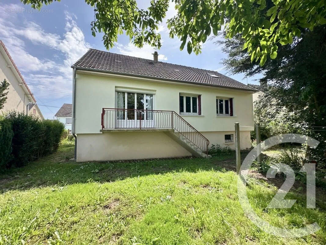 Maison à YEVRES
