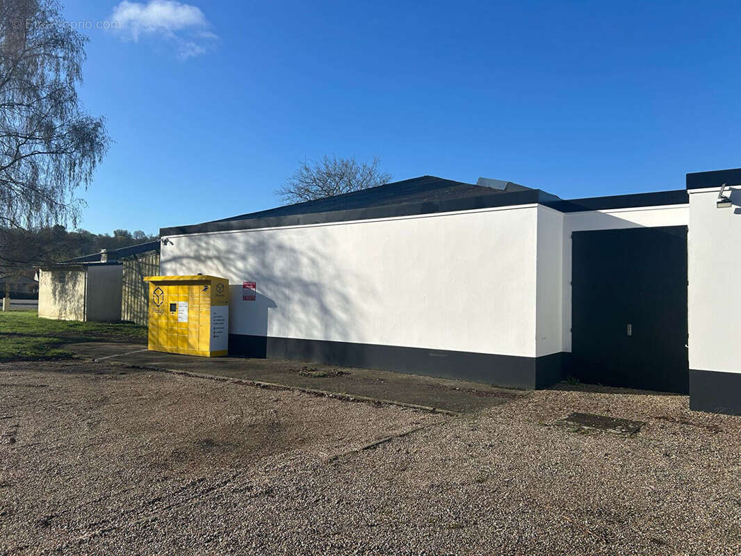 Ensemble d' entrepôts et locaux commerciaux 900m² à vendre - photo 8
