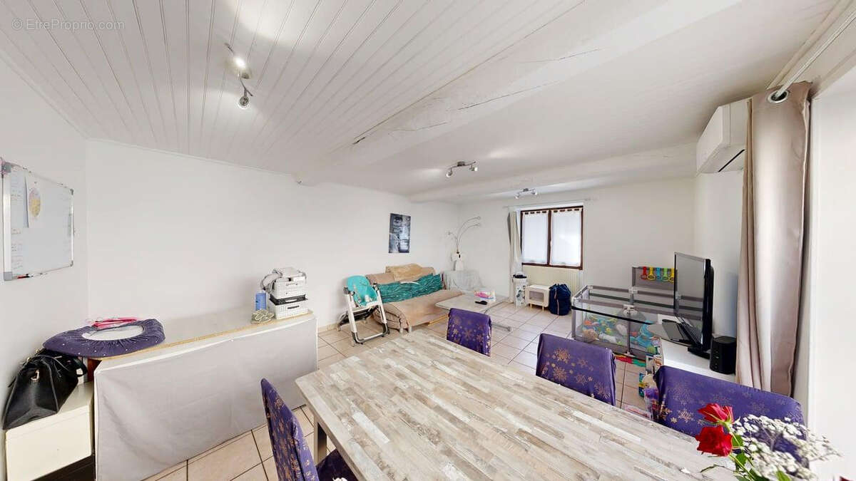 Maison à VEZERONCE-CURTIN