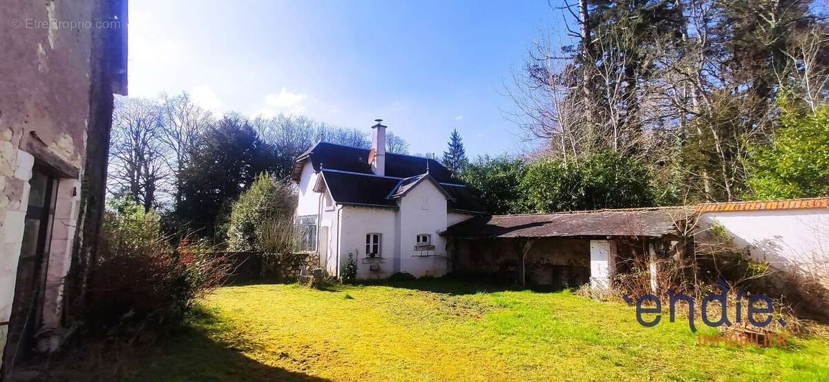 Maison à LUCAY-LE-MALE