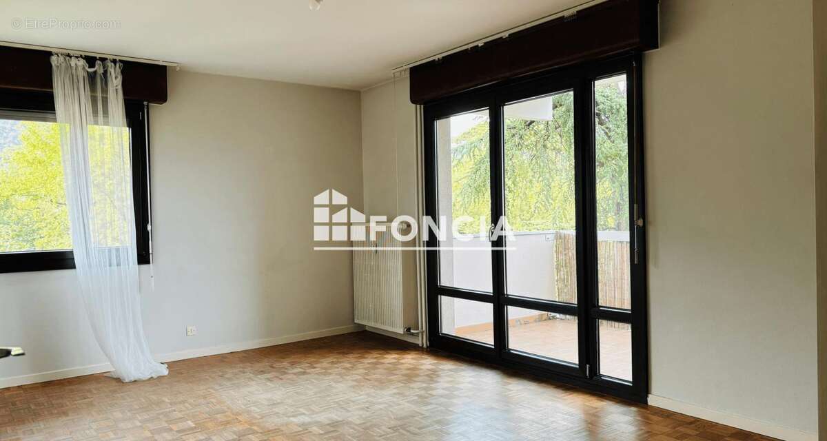 Appartement à MEYLAN