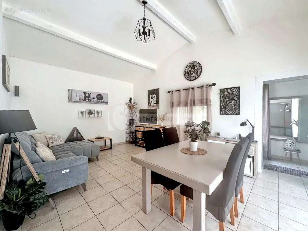 Maison à SAINT-MARTIN-DE-CRAU