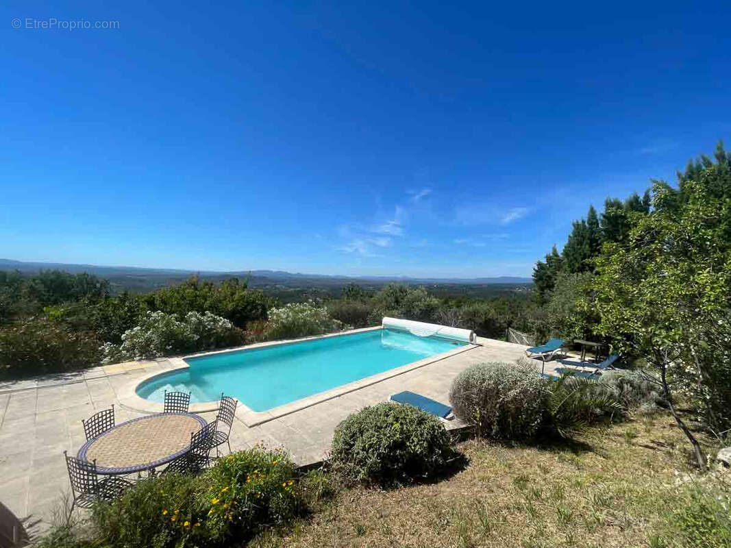 Dans un hameau typique, un ensemble immobilier de 3 maisons avec 8300 m2 de terrain et une vue splendide. - photo 38