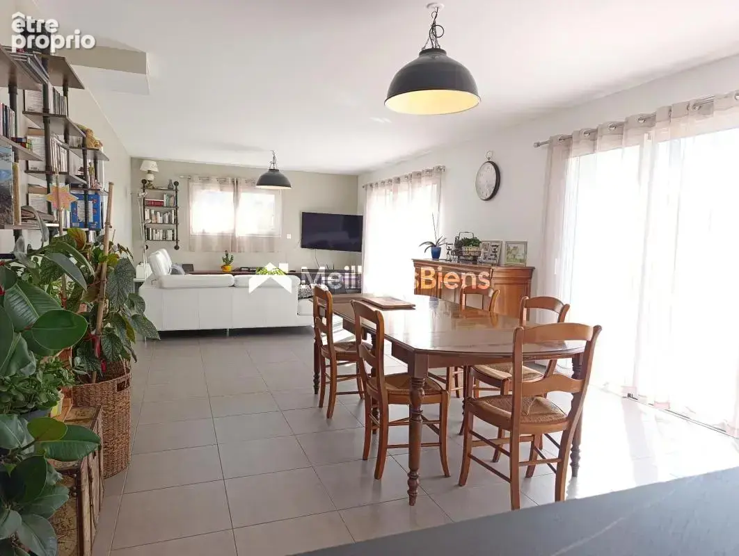 Maison récente de plain pied  - 868m² de jardin paysager - Garage - Carport - photo 17