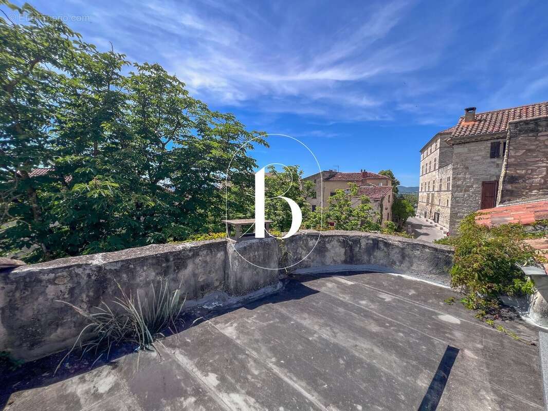 Maison à BARJAC