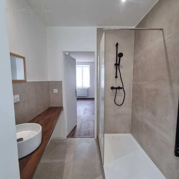 Saint-Claude, rue du Collège, Appartement T2 de 51 m2 vendu loué   Idéal investisseur - photo 4