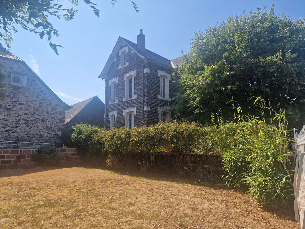 Maison de caractère en pierre avec grange   Saint-Viance - photo 2