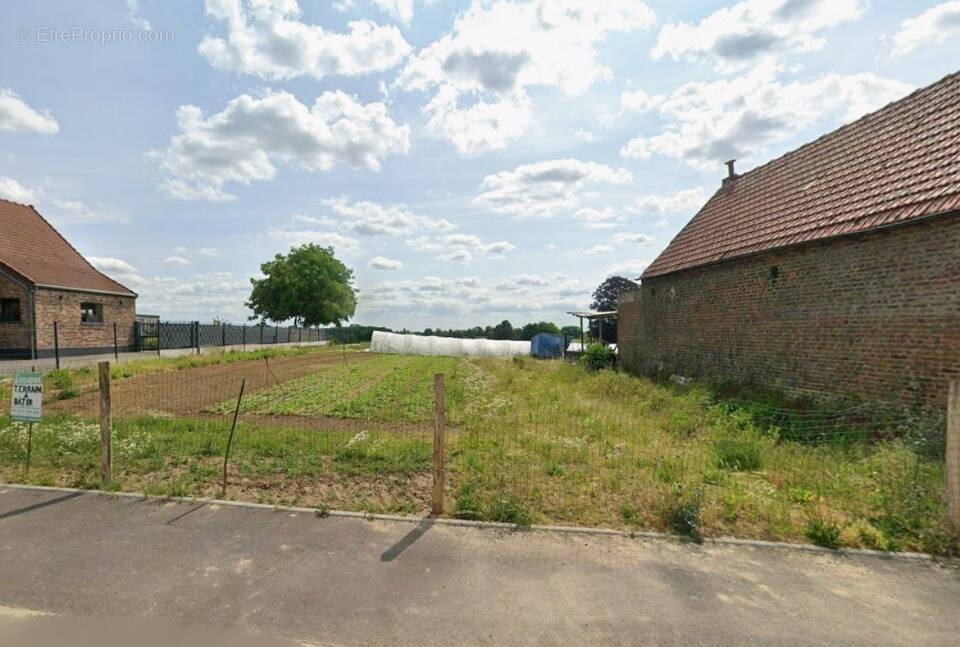 Terrain à SANCOURT