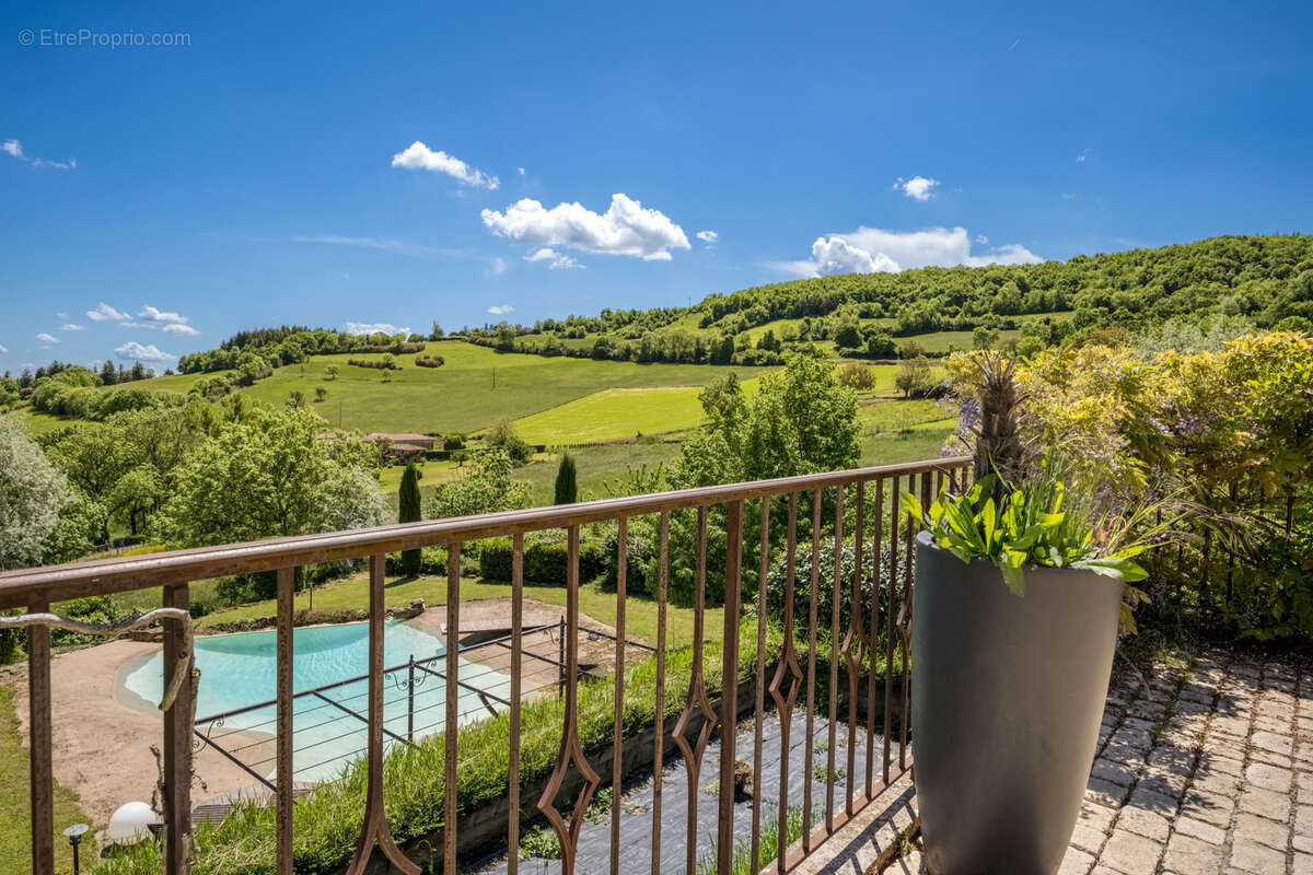 Maison à VILLE-SUR-JARNIOUX