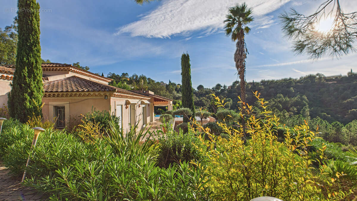 Appartement à LA LONDE-LES-MAURES