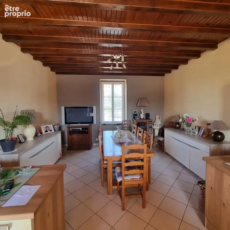 maison de 163 m2 habitables avec beau terrain et dépendances ! - photo 4